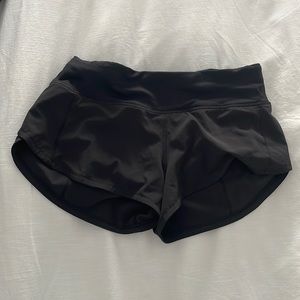 Black low waist 2.5 speed ups size 0 lulu
